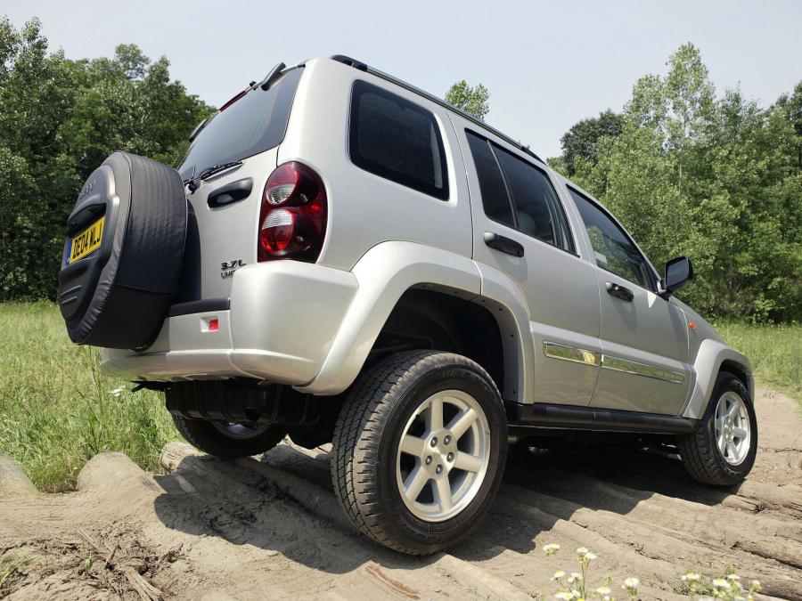  Jeep Cherokee Limited 2005 года  (UK) (фото 16 из 30)